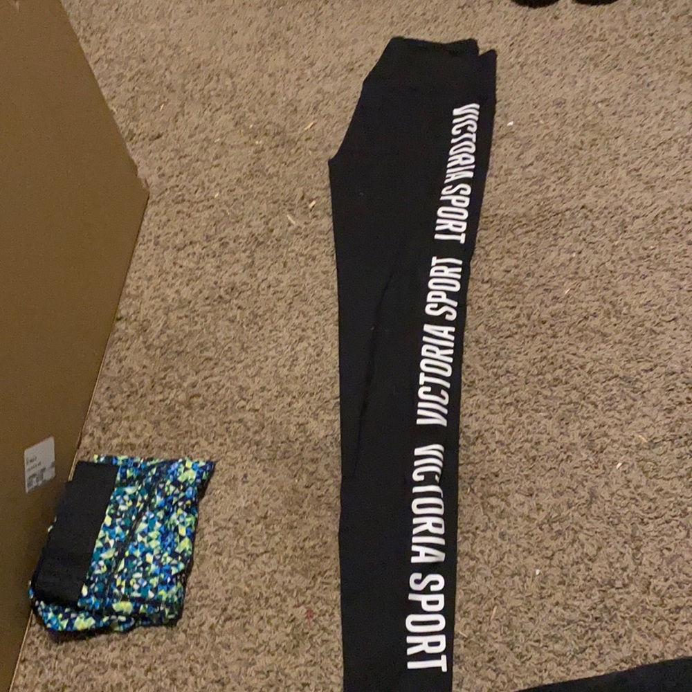 VS Pink workout leggings